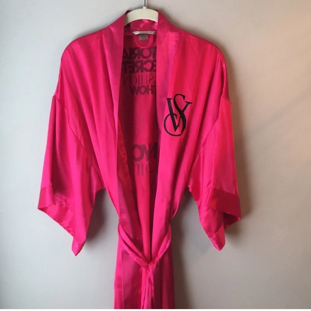 EXTREMELY RARE Victorias Secret NYC Fashion Show 2011 Silk Kimono